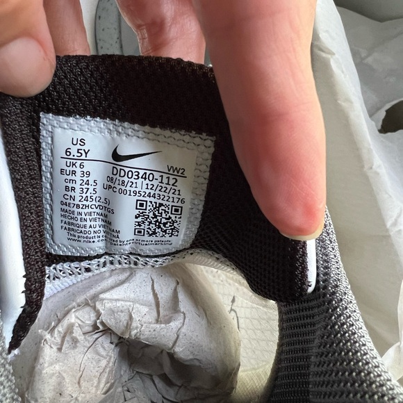 Nike Kyrie Flytrap V (GS) size 6.5Y - Picture 6 of 7